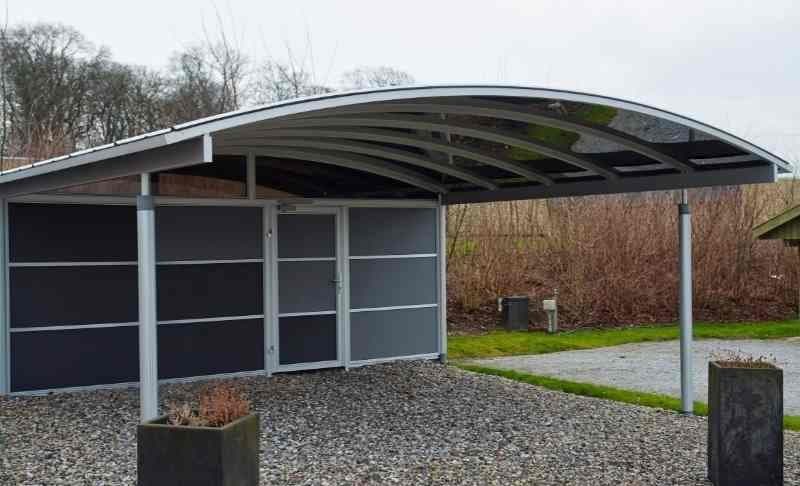 Doppelcarport aus Stahlkonstruktion mit Blechdach